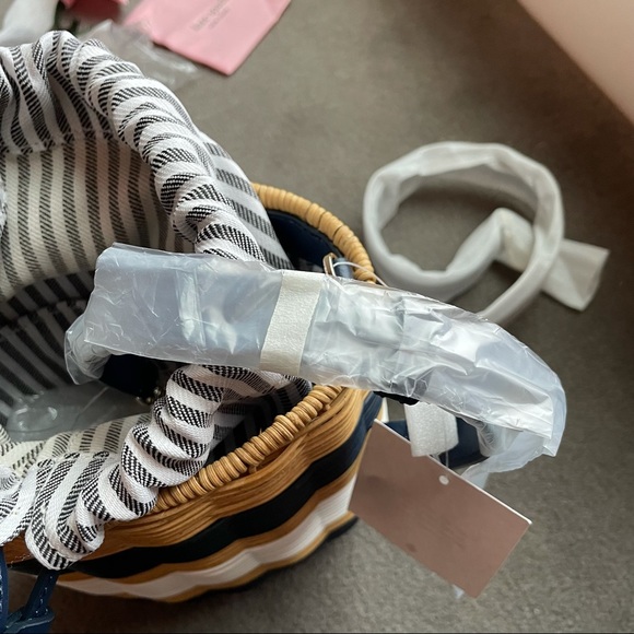 SOLD! 🎉Kate Spade medium wicker basket bag white navy stripe brand new with tag - Picture 15 of 15